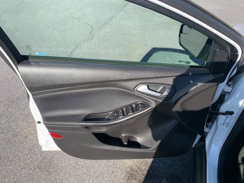 Used 2017 Ford Focus SE image 8