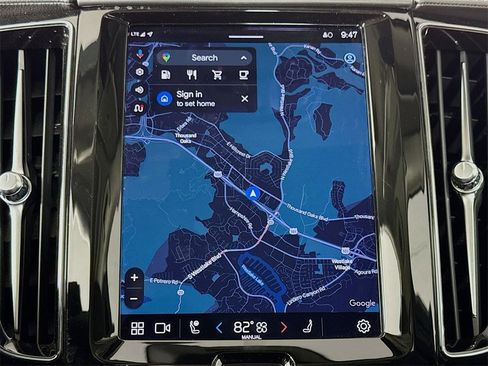 Certified 2023 Volvo XC60 B5 Ultimate w/ Protection Package Premier image 13