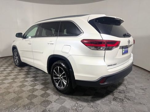 Used 2018 Toyota Highlander XLE AWD/4WD image 4