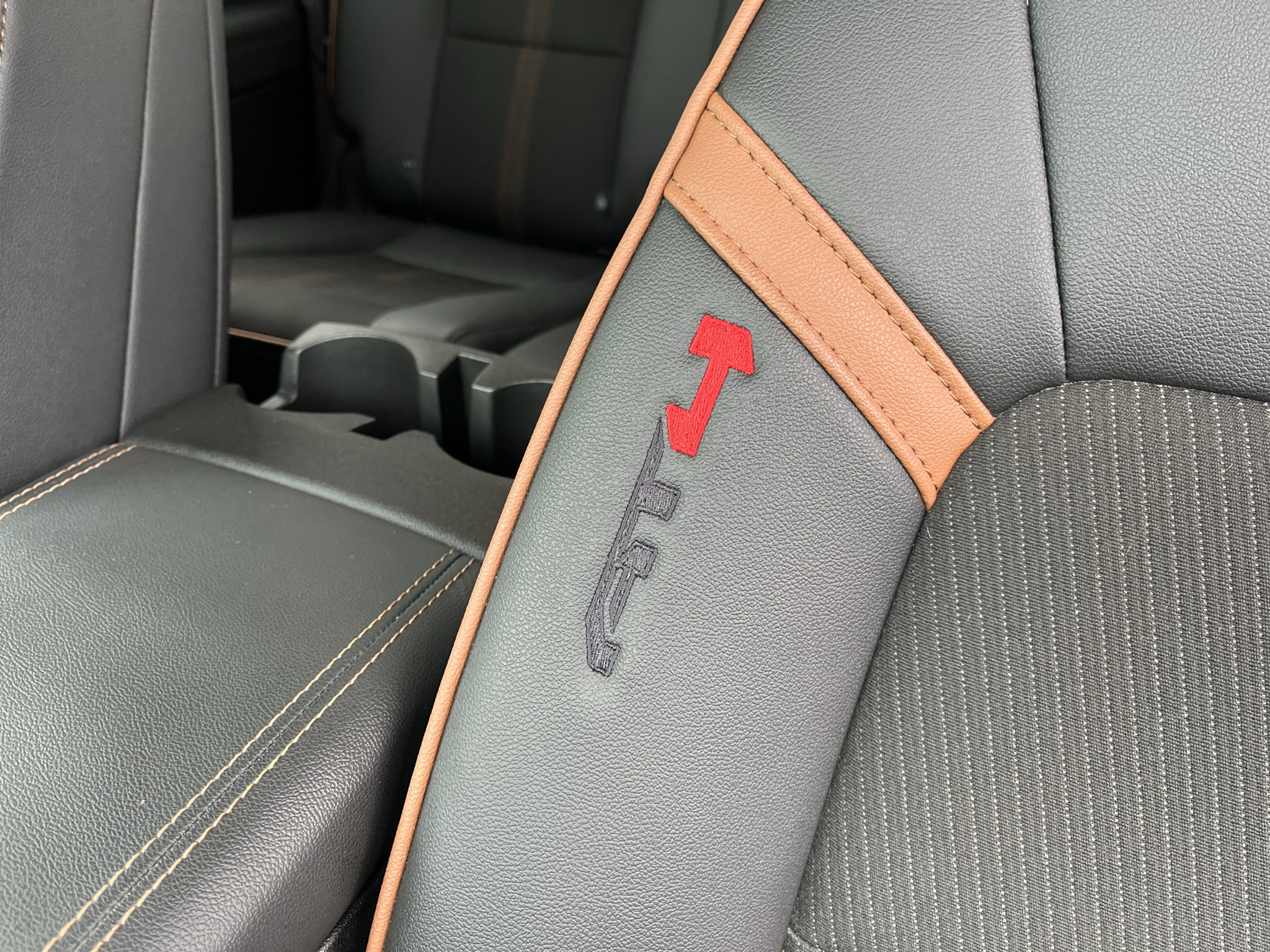 Used 2025 GMC Canyon AT4 AWD/4WD image 35