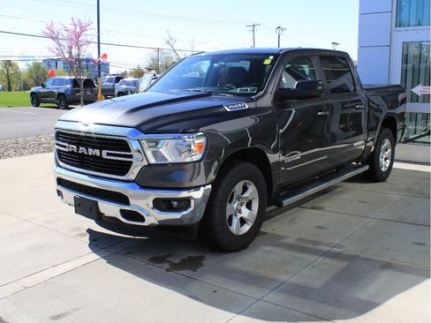 Used 2020 RAM 1500 4x4 Crew Cab image 3