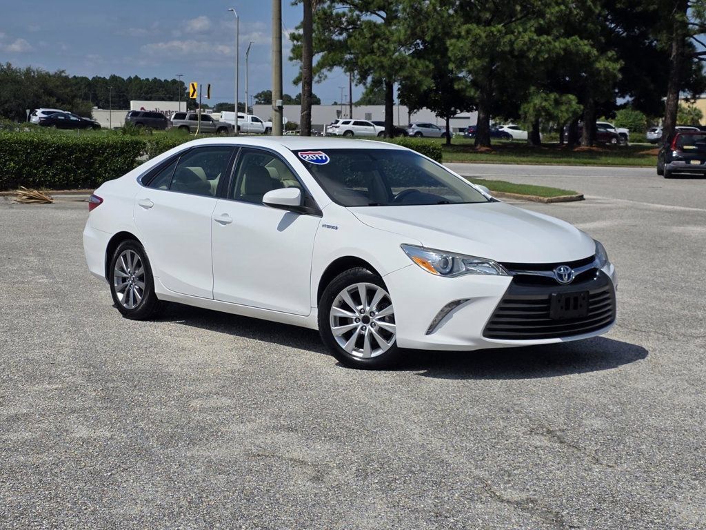 Used 2017 Toyota Camry XLE FWD image 1