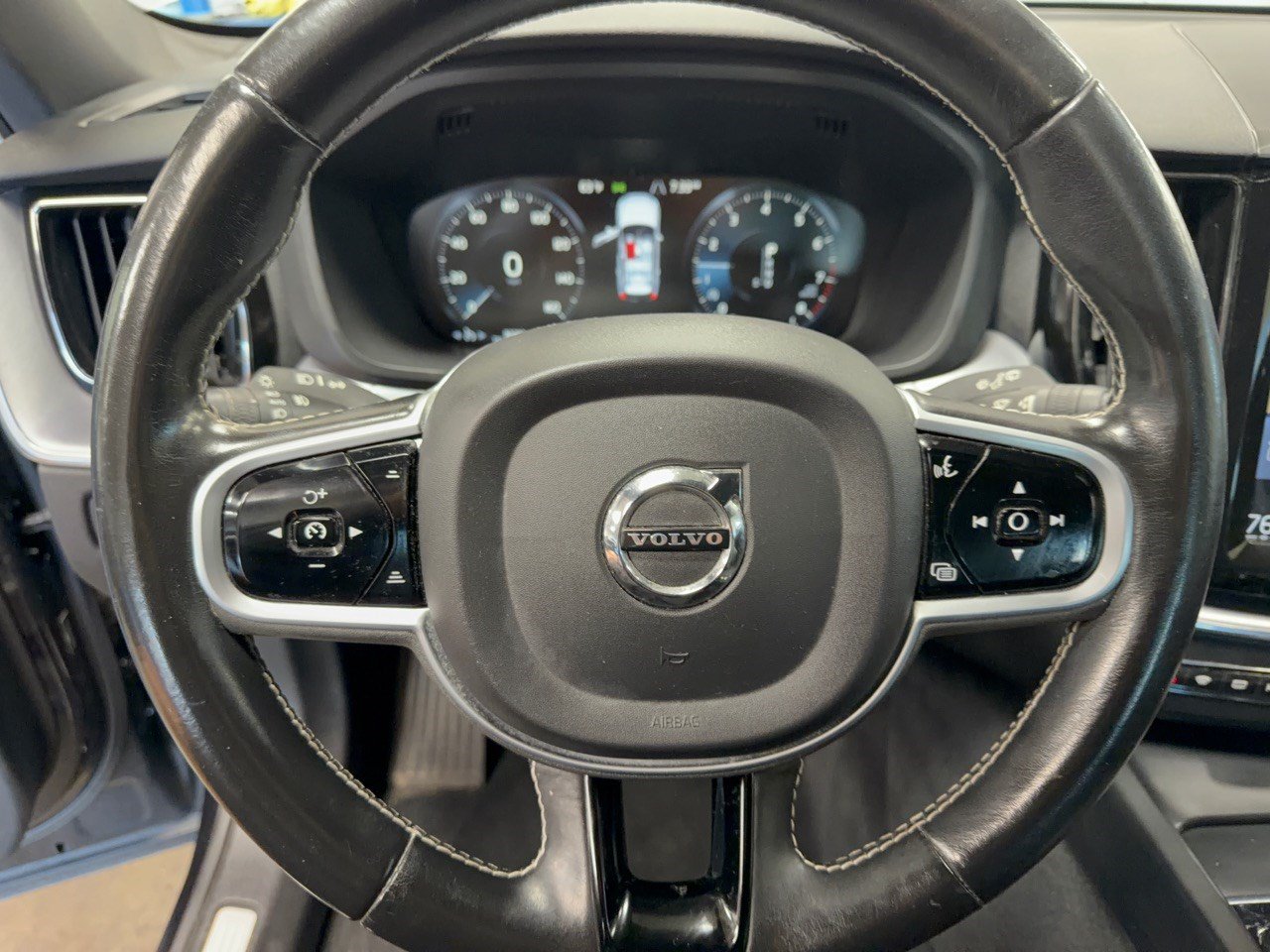 Used 2020 Volvo XC60 T6 Momentum w/ Protection Package AWD/4WD image 10