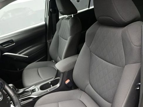 Certified 2025 Toyota Corolla Cross LE image 19