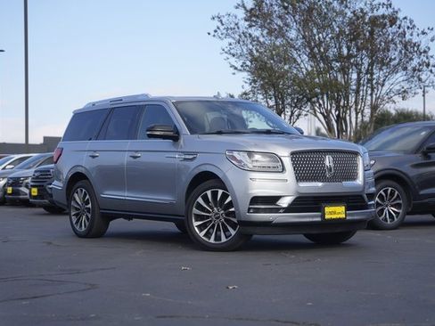 Used 2021 Lincoln Navigator Reserve image 2