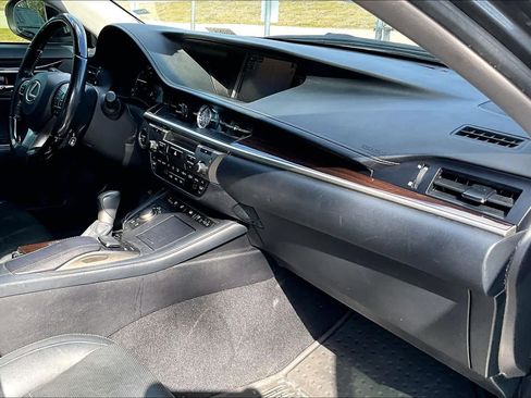 Used 2016 Lexus ES 300h image 19