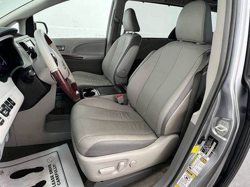 Used 2013 Toyota Sienna Limited w/ Premium Pkg AWD/4WD image 8