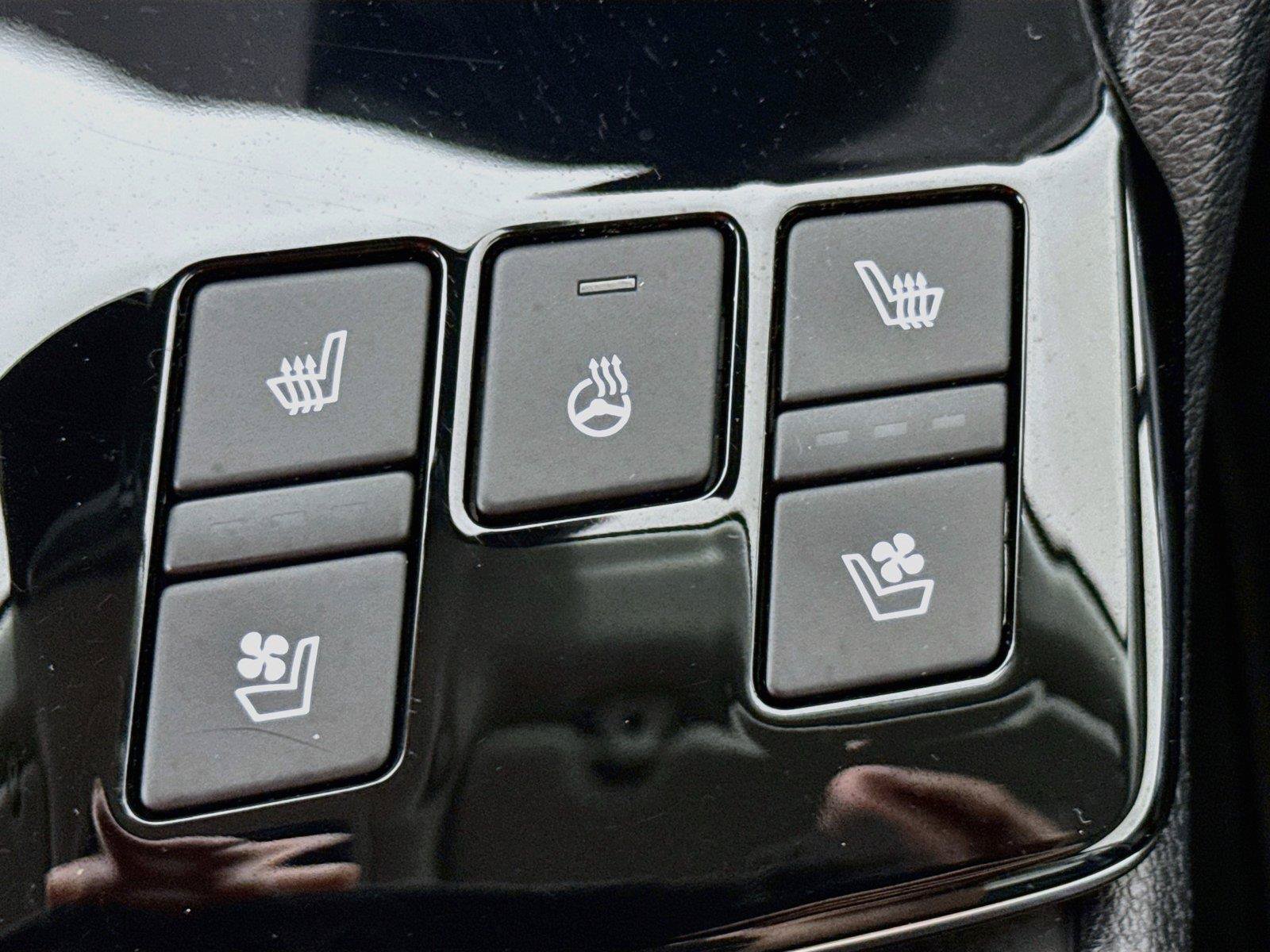 Used 2025 Kia Sportage SX FWD image 19