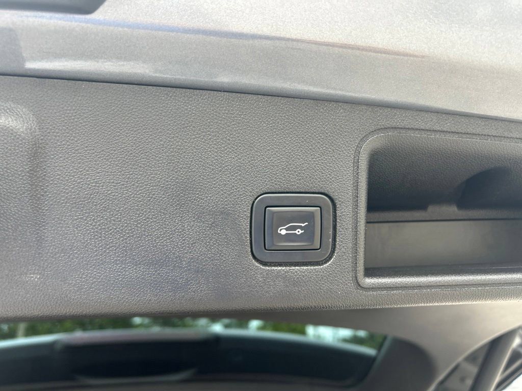 Used 2018 GMC Terrain Denali w/ Advanced Safety Package FWD image 31
