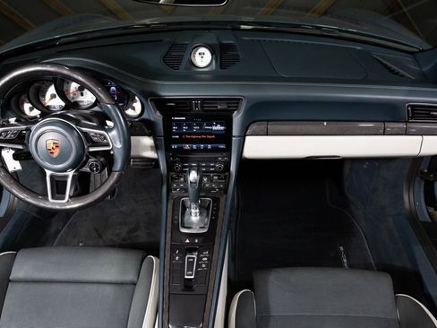 Used 2018 Porsche 911 Targa 4 GTS image 4