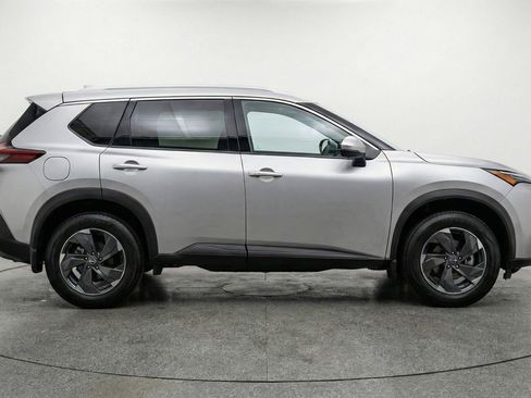 Used 2025 Nissan Rogue SV FWD image 11