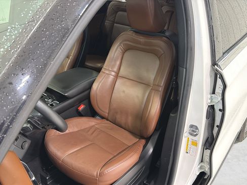 Used 2024 Lincoln Aviator Reserve w/ Elements Package Plus RWD image 9