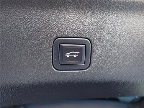 Used 2022 Chevrolet Tahoe High Country AWD/4WD image 9
