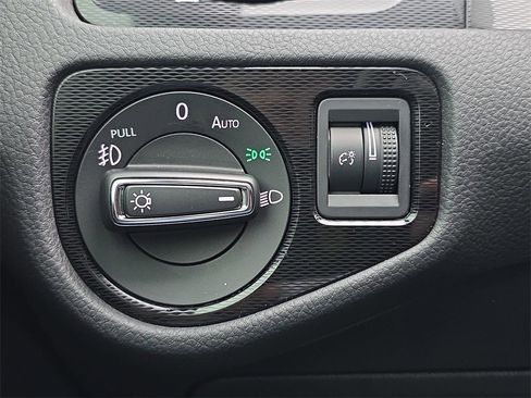 Used 2017 Volkswagen GTI SE image 24