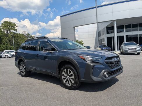 Used 2025 Subaru Outback Premium AWD/4WD image 2