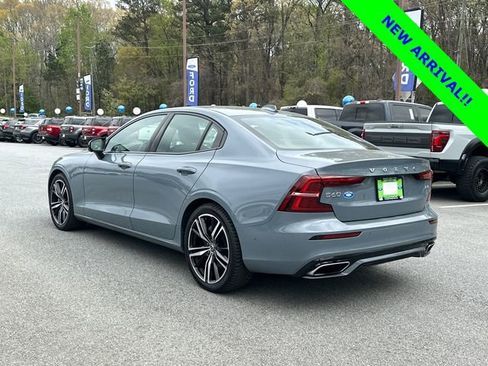 Used 2022 Volvo S60 B5 R-Design image 5