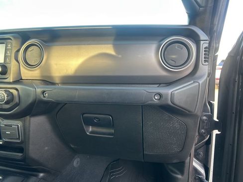 Used 2021 Jeep Gladiator Sport image 45