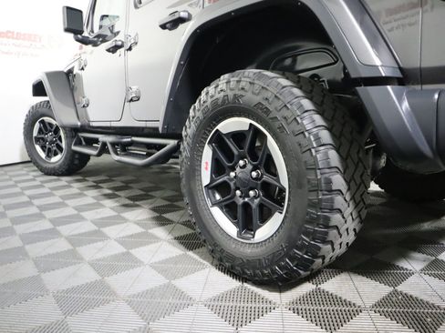 Used 2018 Jeep Wrangler Unlimited Rubicon w/ LED Lighting Group AWD/4WD image 9