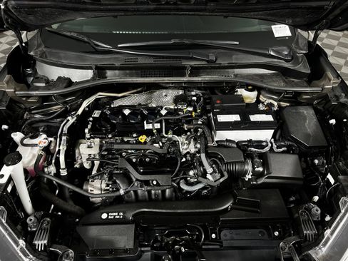 Certified 2025 Toyota Corolla Cross LE FWD image 9