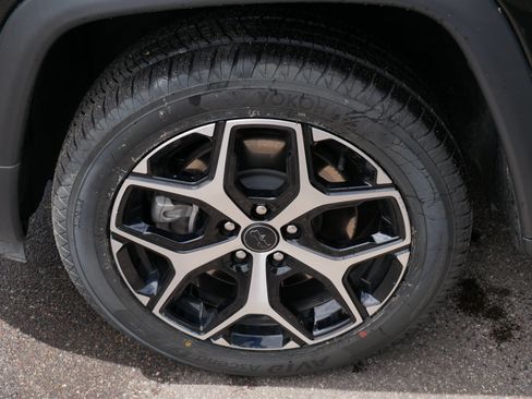 Used 2025 Jeep Compass Limited w/ Mopar Graphics Package AWD/4WD image 15