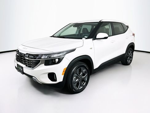 Used 2026 Kia Seltos LX AWD/4WD image 3