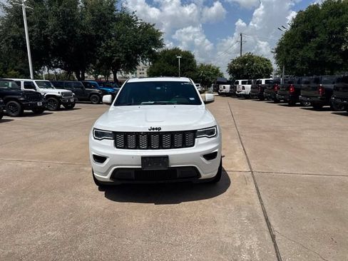 Used 2021 Jeep Grand Cherokee Laredo X RWD image 2