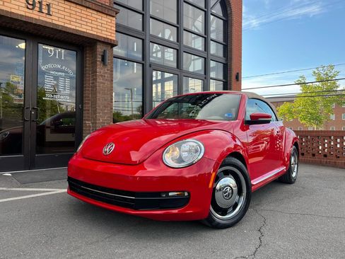 Used 2013 Volkswagen Beetle 2.5 FWD image 1
