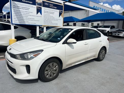 Used 2018 Kia Rio S FWD image 2