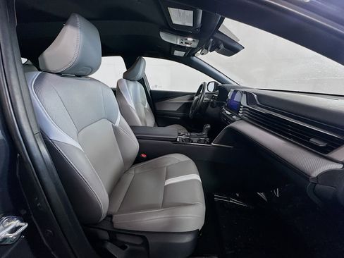 Used 2025 Toyota Camry SE image 28