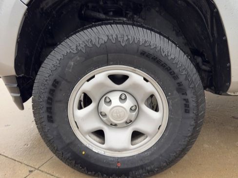 Used 2022 Toyota Tacoma SR image 9