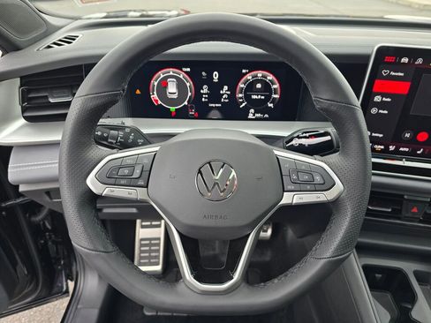 New 2026 Volkswagen Tiguan SE R-Line AWD/4WD image 17