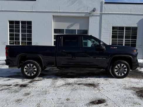 Used 2024 Chevrolet Silverado 2500 Custom w/ Custom Value Package image 4