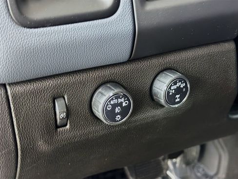 Used 2021 Chevrolet Colorado Z71 AWD/4WD image 11