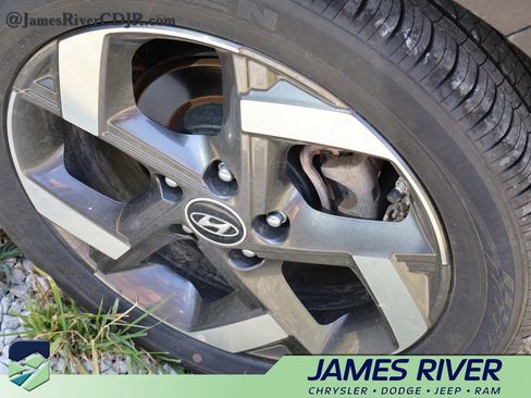 Used 2025 Hyundai Venue SEL FWD image 25