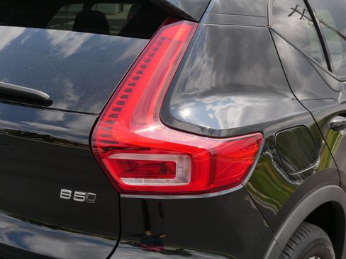 Used 2023 Volvo XC40 B5 Plus w/ Climate Package AWD/4WD image 17