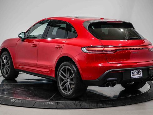 Used 2024 Porsche Macan image 2