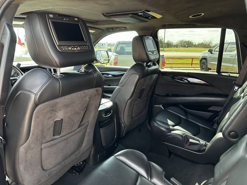 Used 2018 Cadillac Escalade Platinum image 33