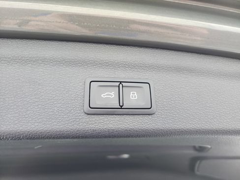 Used 2024 Audi Q3 2.0T Premium image 30