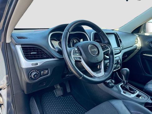 Used 2016 Jeep Cherokee Trailhawk AWD/4WD image 9