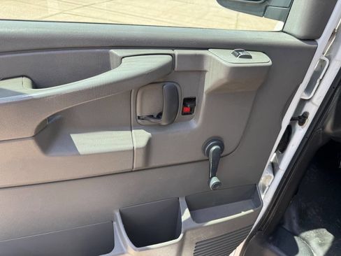 Used 2013 Chevrolet Express 2500 RWD image 13