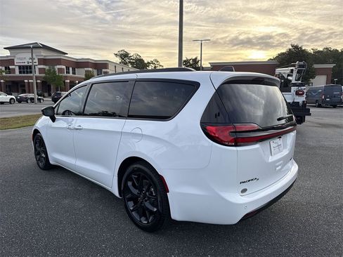 New 2026 Chrysler Pacifica Limited w/ S Appearance Package image 5
