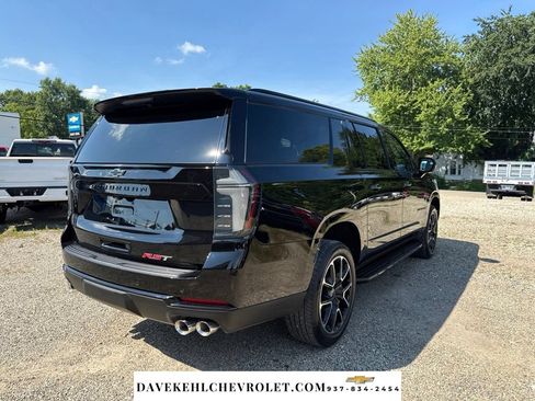 Used 2025 Chevrolet Suburban RST w/ Comfort Package AWD/4WD image 5