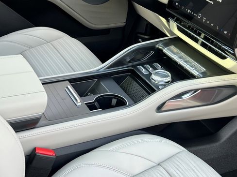 New 2026 Lincoln Nautilus Reserve AWD/4WD image 10