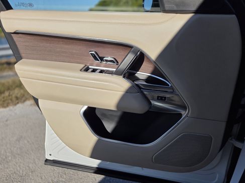 Used 2023 Land Rover Range Rover SE image 13