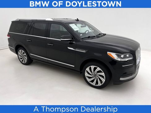 Used 2022 Lincoln Navigator L Reserve AWD/4WD image 1