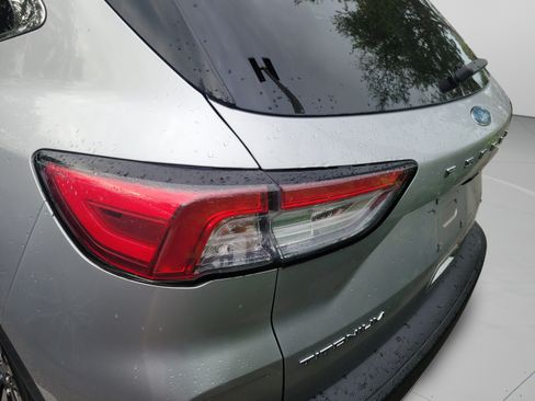 Used 2020 Ford Escape Titanium FWD image 23