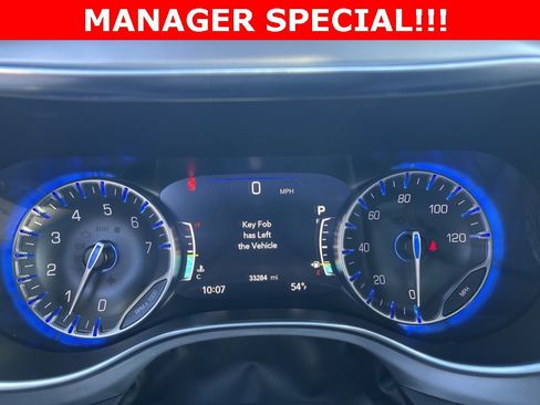 Used 2025 Chrysler Pacifica Limited image 26