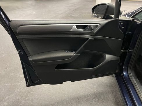 Used 2018 Volkswagen Golf S image 14