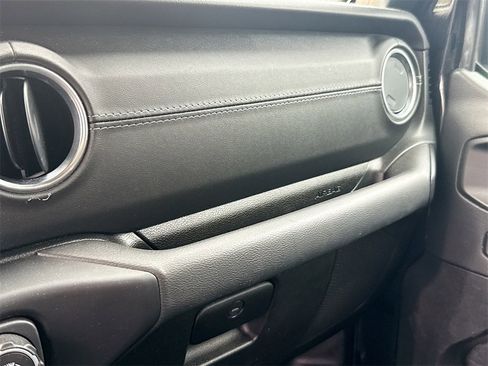 Used 2021 Jeep Gladiator Overland w/ Popular Equipment Package image 21