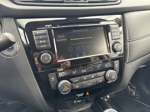 Used 2020 Nissan Rogue SV image 45